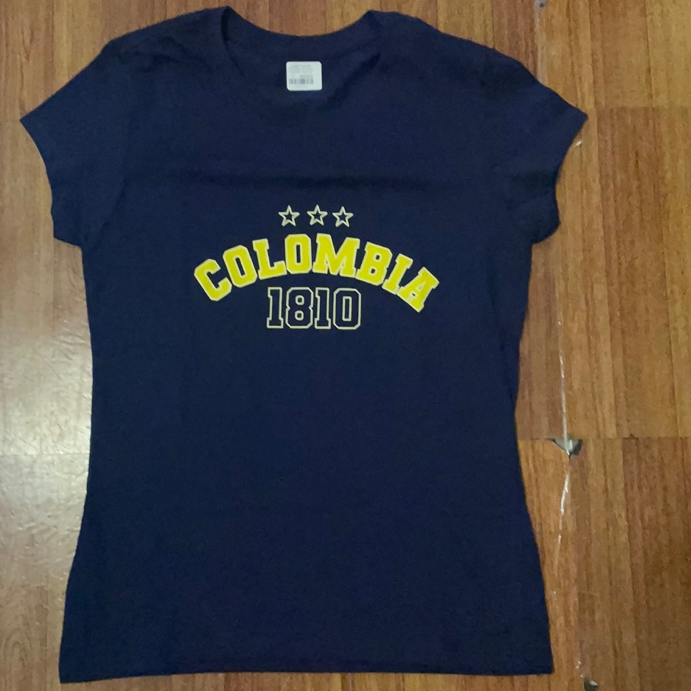 NWT shirt Colombia logo